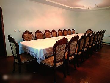 Кухонные столы: Стол длина 5 метр. столду кичирейтсе болот. Стул 20 штук. Материал — 5