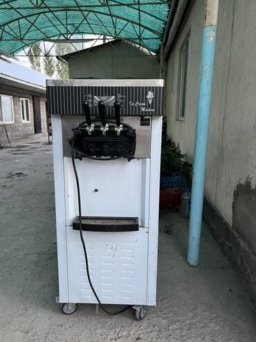 аппарат для шаурмы газовый: Аппарат для мороженого, оснащенный тремя рычагами для выдачи продукта