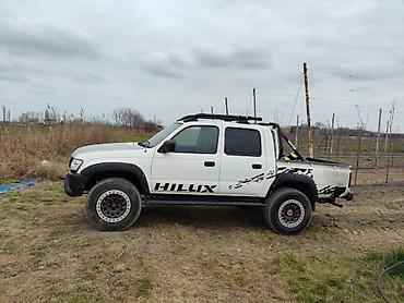 Toyota: Toyota Hilux pikap - Kuzov: ağ rəng, 4 qapı, iki kabin (Double Cab) — 3