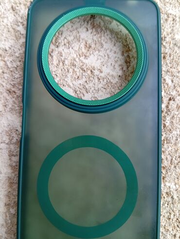 qaz ve aspirator: Şəffaf və tünd yaşıl rəngdə olan bu smartfon keysi, cihazınız üçün