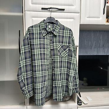 футболка: Yumşaq flanel fakturalı, oversize kəsimli qadın köynəyi. Yaşıl, tünd — 2