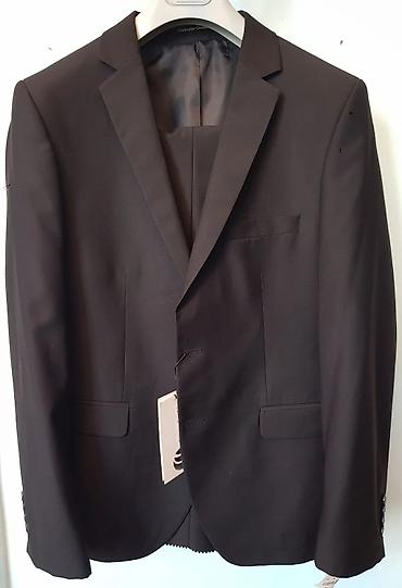 Kişi geyimləri: KOSTYUM Ölçü: 50/6 Yeni Türkiyə istehsalı. Slim fit model Material — 2