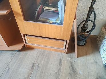nocne komode: Dve dnevne sekcije (TV komode sa ormarom i policama) Model 1 – svetli — 2