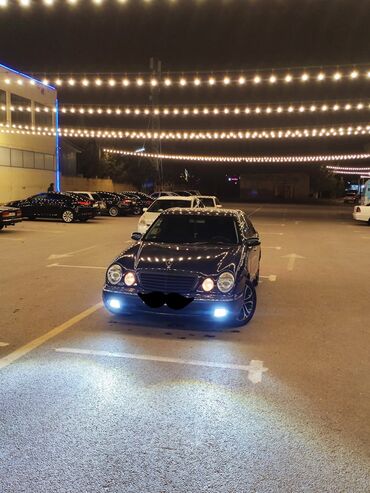 Mercedes-Benz: Mercedes-Benz E 200: 2 l | 2000 il Sedan — 8