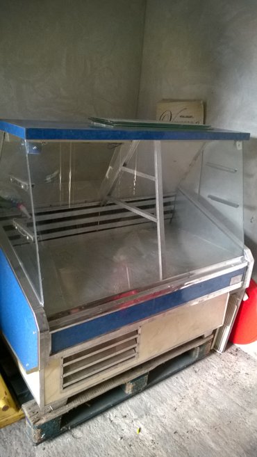 Other Kitchen Appliances: Rashladna vitrina 120 sirina ocuvana