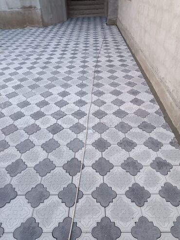 Тротуарная плитка: Тротуарная плитка для обустройства дорожек и площадок. В ассортименте — 16