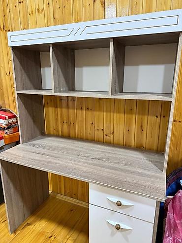 Düz masa, Polkalı, Siyirməli, Teksturalı laminat