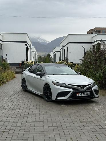 выхлопа: Toyota Camry: 2021 г., 3.5 л, Бензин, Седан — 2