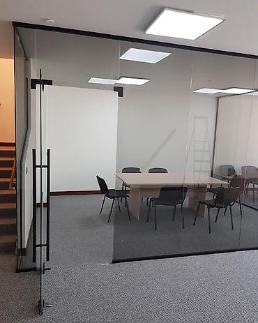 Стеклянные двери на заказ: Стеклянная дверь на заказ, Межкомнатная, Для частного дома, Одностворчатая, Распашная, Бесплатный замер, Бесплатная доставка, Бесплатная установка — 3