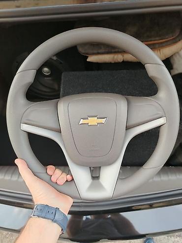isotta rol: Chevrolet sükan çarxı - Orijinal Chevrolet emblemi ilə - İki rəngli — 1