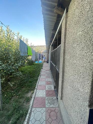 Продажа коттеджей и домов: 🚨 СРОЧНО ПРОДАЕТСЯ ДОМ 🚨 🏡 Дом из 5 комнат 📍 Район: Кызыл-Аскер 📐 — 19