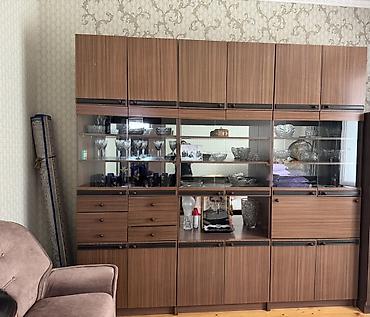 Mebel dəsti – iri ölçülü vitrinli-divar dolabı - Material: taxta