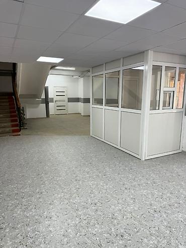 склад для вещей: Сдаётся тёплое складское помещение — 18 м² Адрес: ул. Курманжан — 4