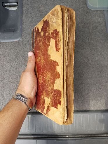 Dini kitablar: Antik kitab – Osmanlı türkcəsində (ərəb əlifbası ilə). 3 ədəd 150-yə — 1