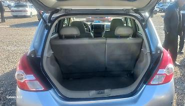 Nissan: Nissan Tiida hatchback - Kuzov: 5 qapılı hatchback, gümüşü rəng - — 8