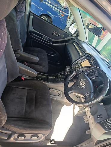 автоком: Toyota Kluger: 2002 г., 3 л, Автомат, Бензин, Кроссовер — 7