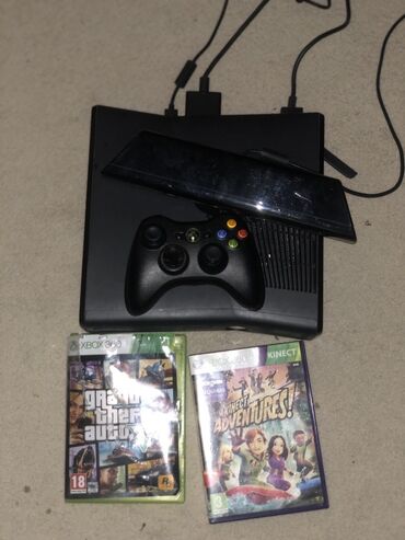 Bu dəst Xbox 360 konsolu, bir ədəd pult, Kinect sensoru və iki oyun