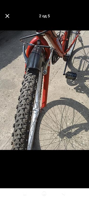 veliki tockovi: Planinski/treking bicikl, crveni, sa 26" točkovima i čeličnim ramom — 3