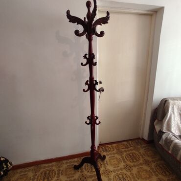 вешалка для костюма напольная деревянная: Продаю деревянную вешалку б/у в отличном состоянии.
Высота 195см