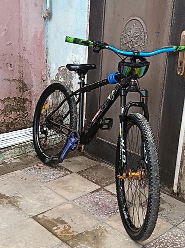 Velosiped – dağ/şəhər tipli, 27.5” təkərli Xüsusiyyətlər: - Çərçivə