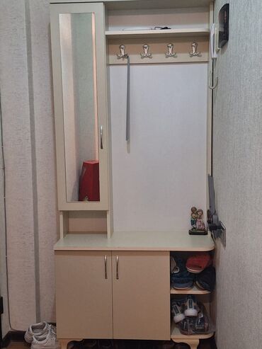 açarlı dolab: Qapi agzi dolab coxx az istifade olunub