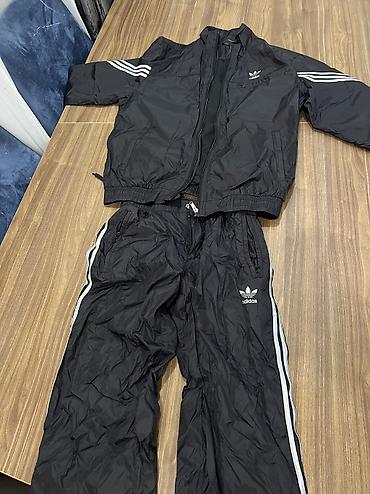 Kişi geyimləri: Orginal Adidas. 2-3 dəfə geyinilib. Təzə kimidir. 120$ alınıb. Unisex — 1