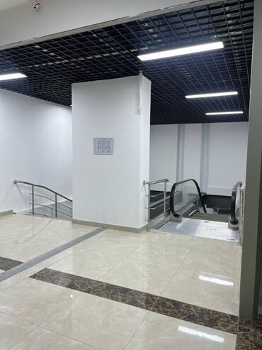 дордой бизнес: Продаю Офис 30 м², С ремонтом, Без мебели, Бизнес центр, 2 этаж