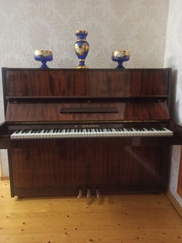 Gitaralar: Piano, Belarus, Akustik