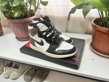 обувь челси бишкек: Мужские кроссовки, 43, Nike, Б/у, цвет - Коричневый, Самовывоз