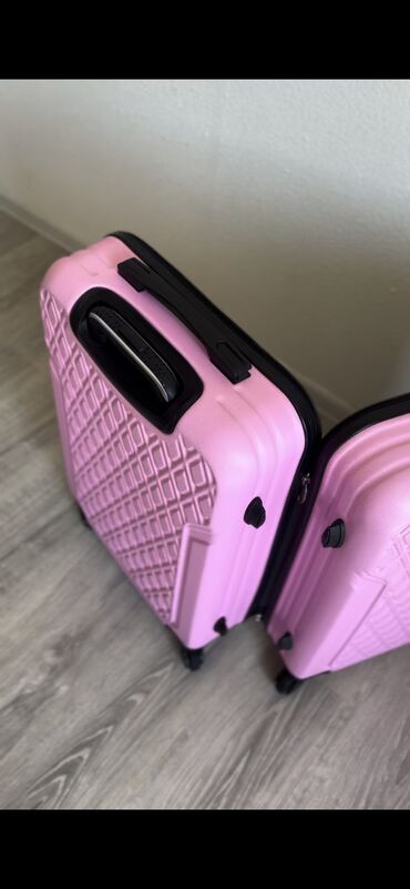 Çamadanlar: Cemi 1 defe istifade olunub. "M" razmerdi. Elaqe ucun wp — 6