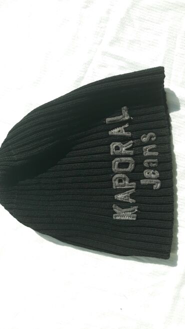 Kape i aksesoari: Kapa KAPORAL Jeans,malo korišćena,na poklon još dve kvalitetne kape