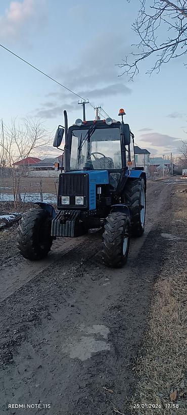 Traktorlar: Belarus MTZ traktoru - Güclü dörd silindrli dizel mühərrik - Ön və — 14