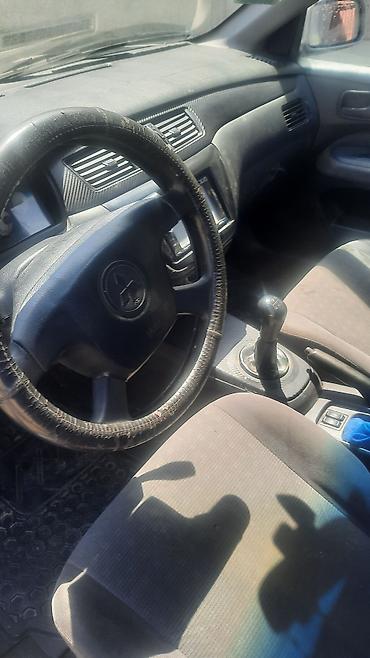 Mitsubishi Lancer: 2001 г., 1.6 л, Механика, Седан