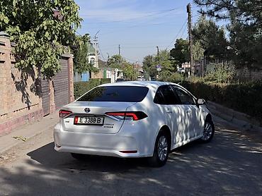 х5 2022: Toyota Corolla: 2022 г., 1.8 л, Вариатор, Гибрид, Седан — 2