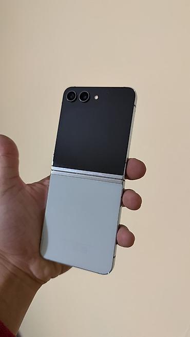 телефон расклодушка: Samsung Galaxy Z Flip 5, Б/у, 256 ГБ — 2