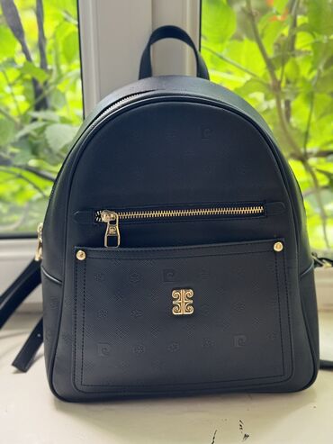 рюкзак черный: Кожаный рюкзак Pierre Cardin, в хорошем состоянии