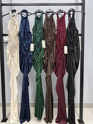 svileni top: Elegantna večernja haljina – duga, uska silueta sa visokim strukom i — 9