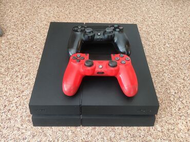 zero peel: Игровая консоль Sony PlayStation 4 в комплекте с двумя беспроводными