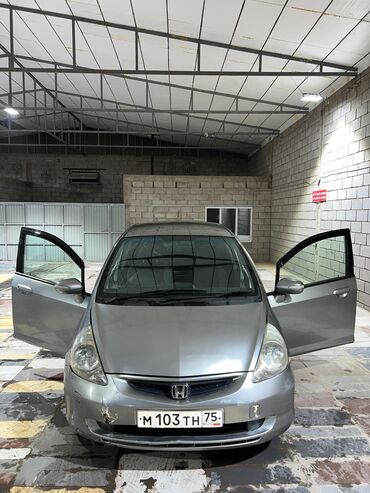 купить авто в рассрочку: Honda Fit: 2004 г., 1.3 л, Вариатор, Бензин