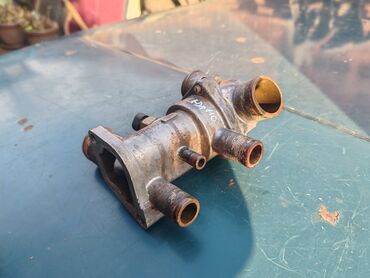 Auto delovi: Termostat sa kucistem i termodavacem Lada 112. Polovno, ocuvano — 4