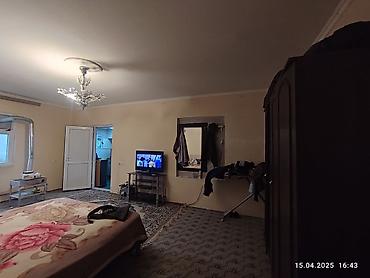 Həyət evi alıram: Satılır: həyət evi - Torpaq: 4 sot - Həyətyanı sahə: naves (örtülü — 2