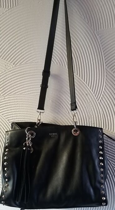 torbe dejvid dzons: Prelepa original Guess torba sa dugackim kaisem. Sirina 36cm,visina