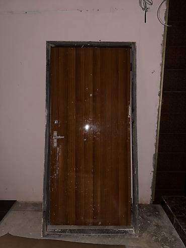 tek yatag: Taxta naxışlı giriş/qapı paneli Demir qapi. Islek problemsiz. Arxasi — 1