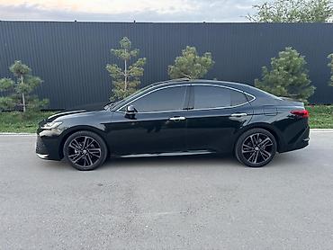 машины до 100к: Toyota Camry: 2025 г., 2 л, Вариатор, Гибрид, Седан — 6