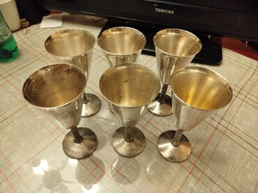 Čaše: Metalne case,solje. 6 komada,mislim da su posrebrene,nisam siguran — 9