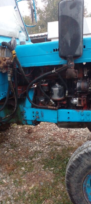 Traktorlar: Mavi rəngli təkərli traktor - Kabinli model, ön egzoz borusu və tavan — 7