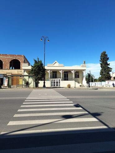 продажа коммерческой недвижимости: Obyektin tikili sahəsi 40km dir. 3otaq hal hazırda icarədədir.Bununla