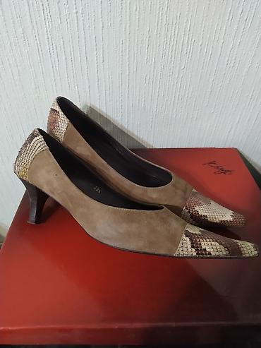 Туфли: Продаю туфли,в хорошем состоянии, производство Испания, размеры 38- — 4