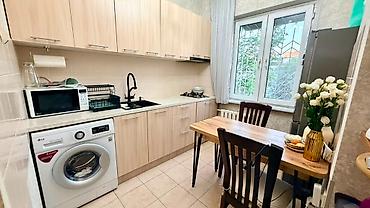 2 комнаты, 48 м², Дордой Плаза ТРЦ 105 серия, 5 этаж, Евроремонт