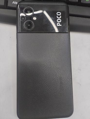 Смартфон POCO (серия X/М, дизайн с широкой глянцевой вставкой под